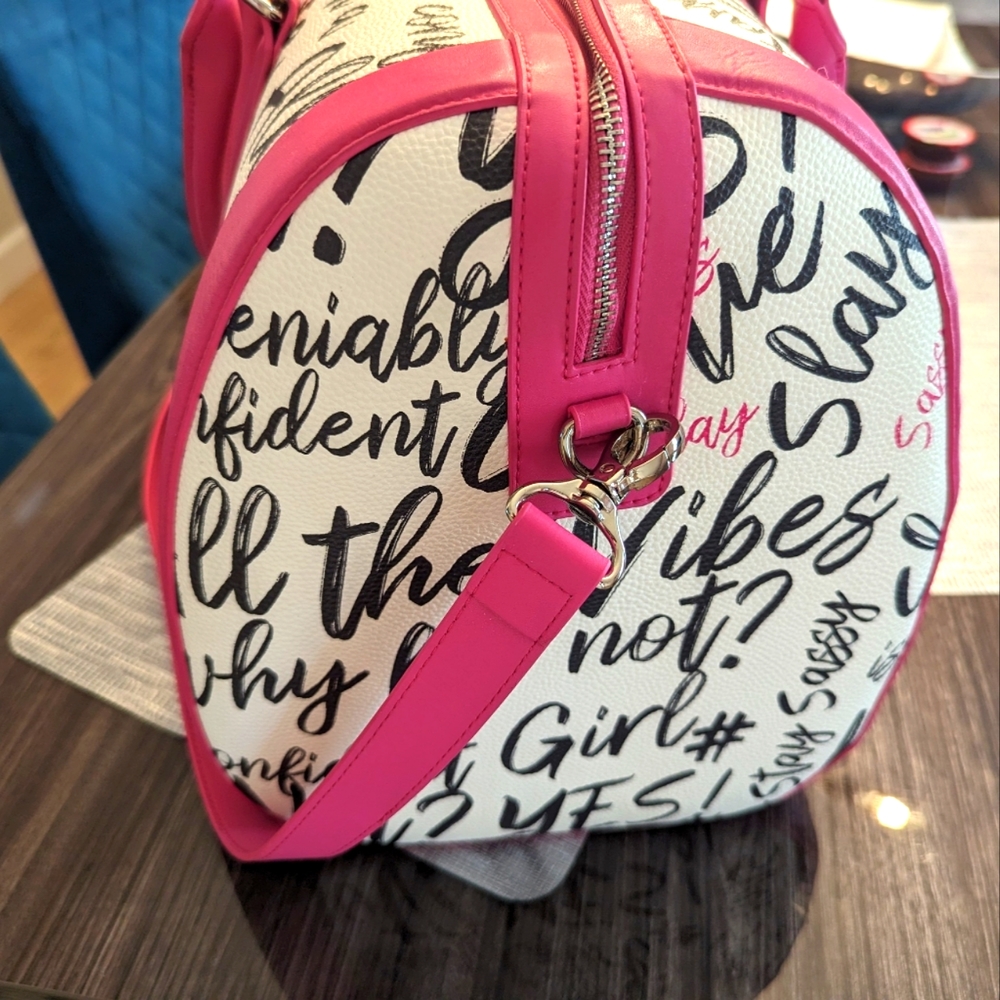 Sassy Jones Pink and Cream Travel Bag - Picture 3 of 7